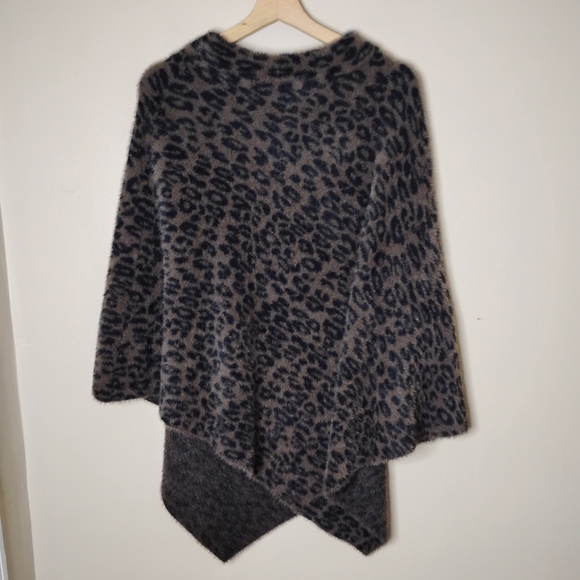 Chicos Leopard Print Poncho Sweater Size S/M Ultra Soft Cozy Fall Winter Layer - Picture 5 of 7